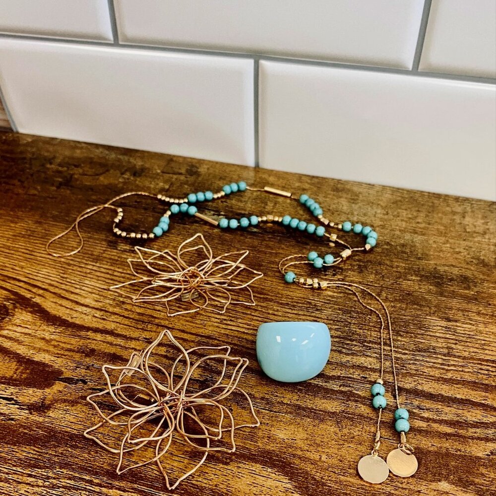 Gold Choker Style Turquoise beed Necklace Large Flower Earrings Chunky Ring